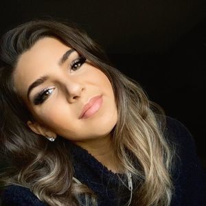 Meet your Posher, Claudia